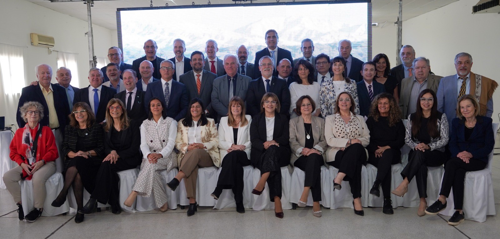 Los magistrados y magistradas que participaron en la reunión de Comisión Directiva de la JUFEJUS.