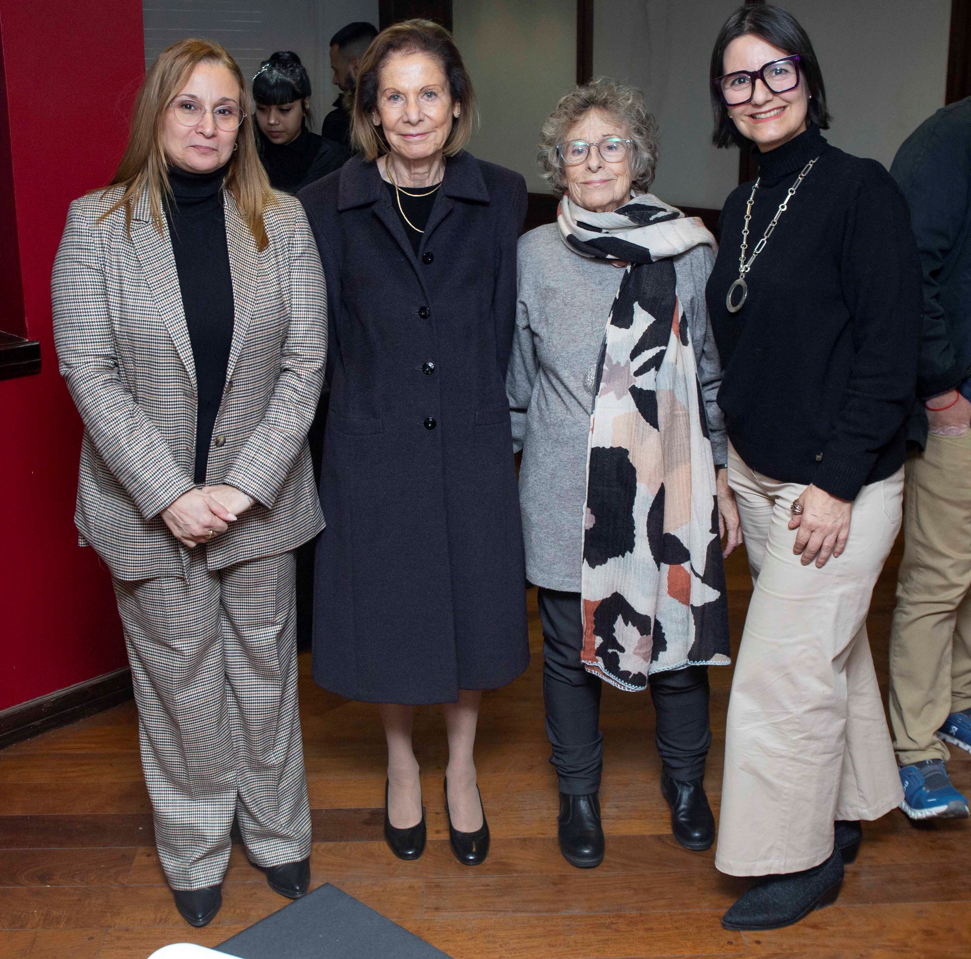 La presidente y la vicepresidenta del Tribunal Superior de Justicia, Dras. Inés M. Weinberg y Alicia Ruiz, junto a la nueva consejera Dra. Gabriela Zangaro y a la consejera de la Facultad de Derecho de la Universidad de Buenos Aires, Dra. Silvia Bianco.