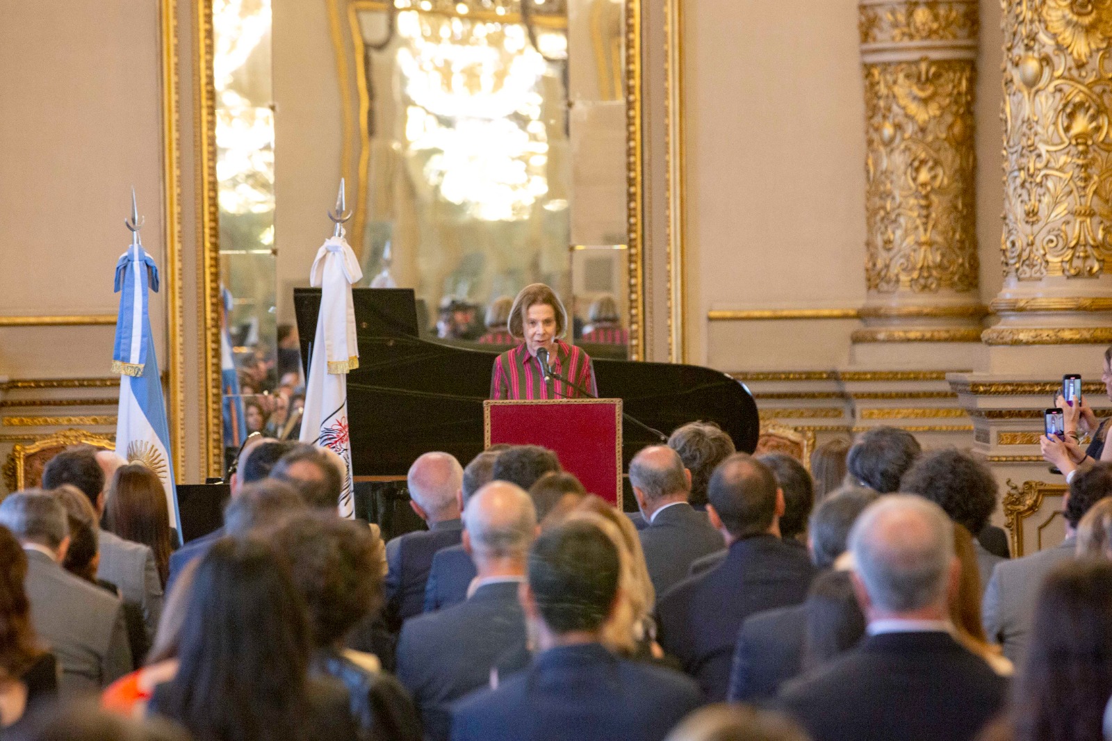 La juez Inés M. Weinberg cerro el Acto ante un auditorio colmado de asistentes que conmemoraron el aniversario de la autonomía de la Ciudad.