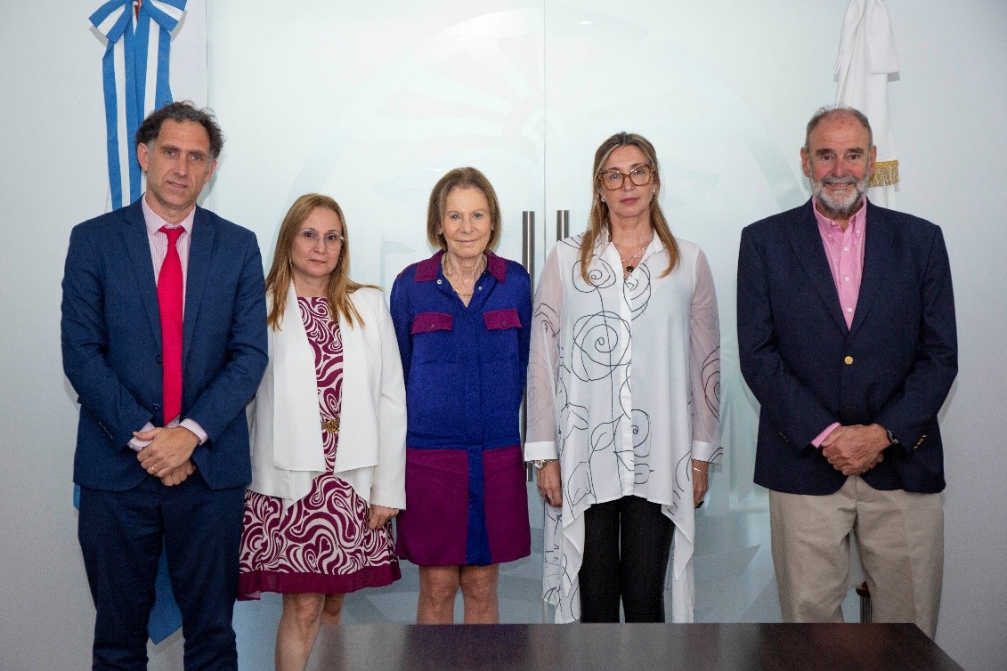 El Director General de Administración del Tribunal, Dr. Fermín Igarzabal; la Consejera Gabriela Zangaro, las presidentes del Tribunal y del Consejo respectivamente, Inés M. Weinberg y Karina Leguizamón; y el Consejero Javier Concepción