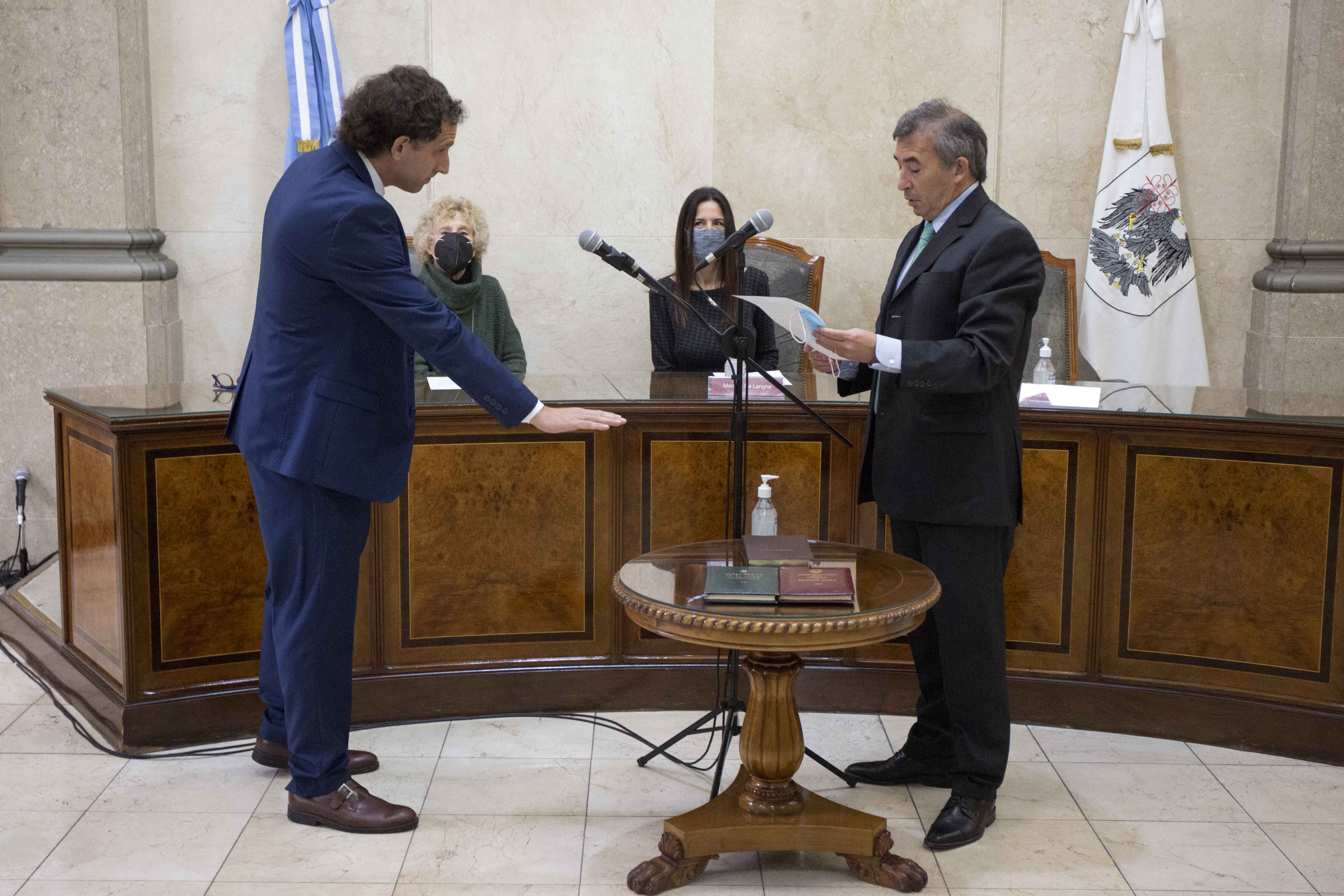 El juez Santiago Otamendi recibió el juramento de Fermín Igarzabal.