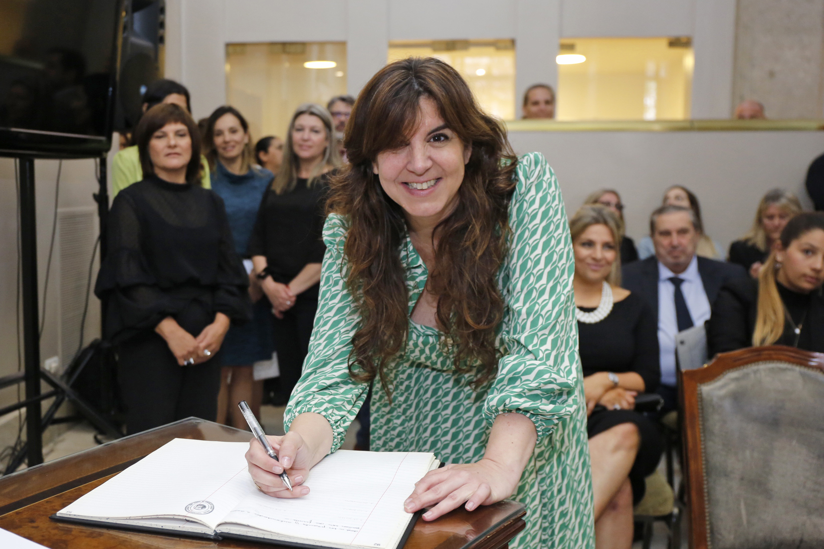 La Dra Romina Tesone firma su cargo en el Tribunal Electoral de la Ciudad