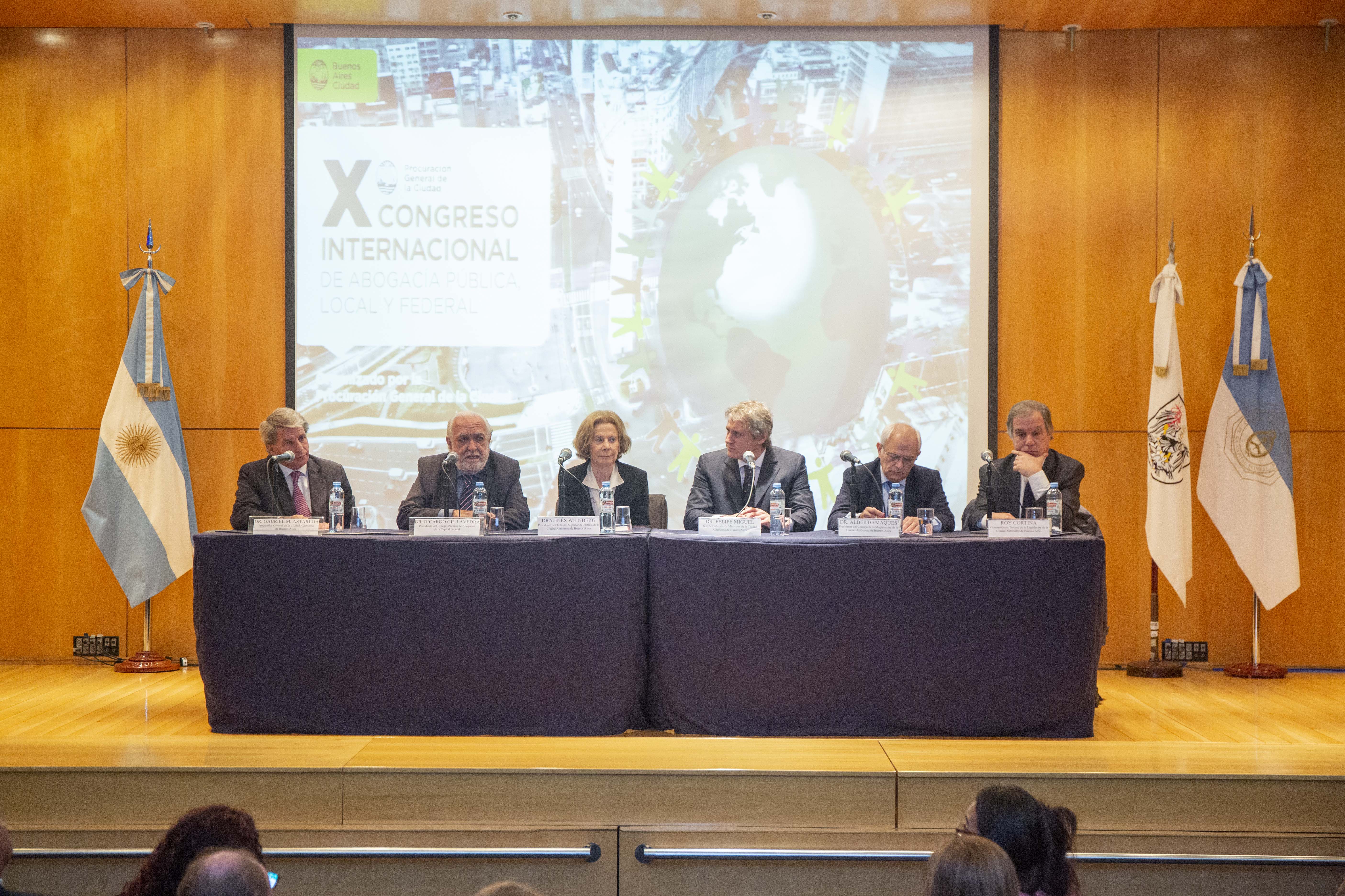 De izq. a der: Gabriel Astarloa, Ricardo Gil Lavedra, la juez Inés Weinberg, Felipe Miguel, Alberto Maques y Emanuel Ferrario.