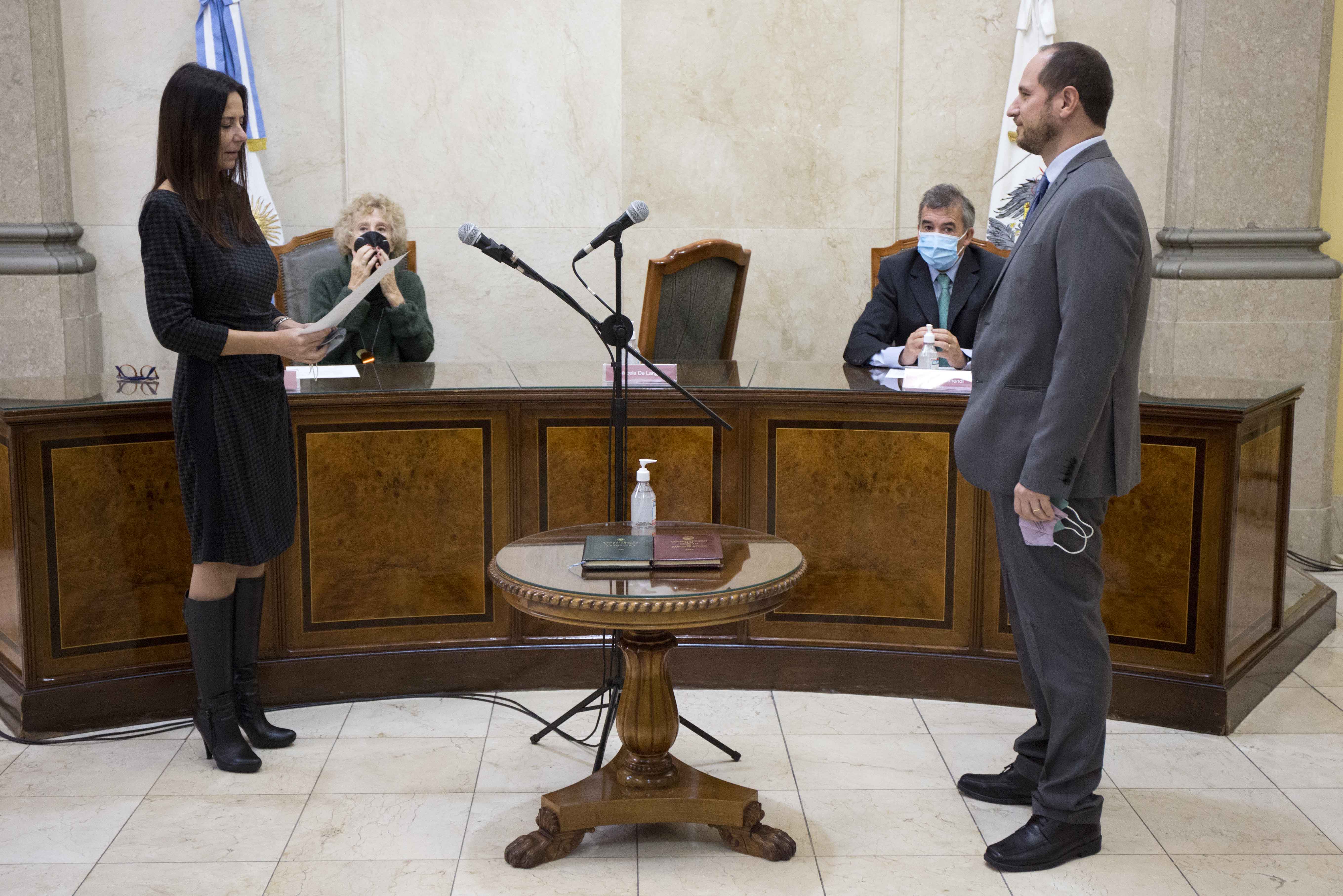 La jueza Marcela De Langhe recibió el  juramento de Marcelo David Lerman.