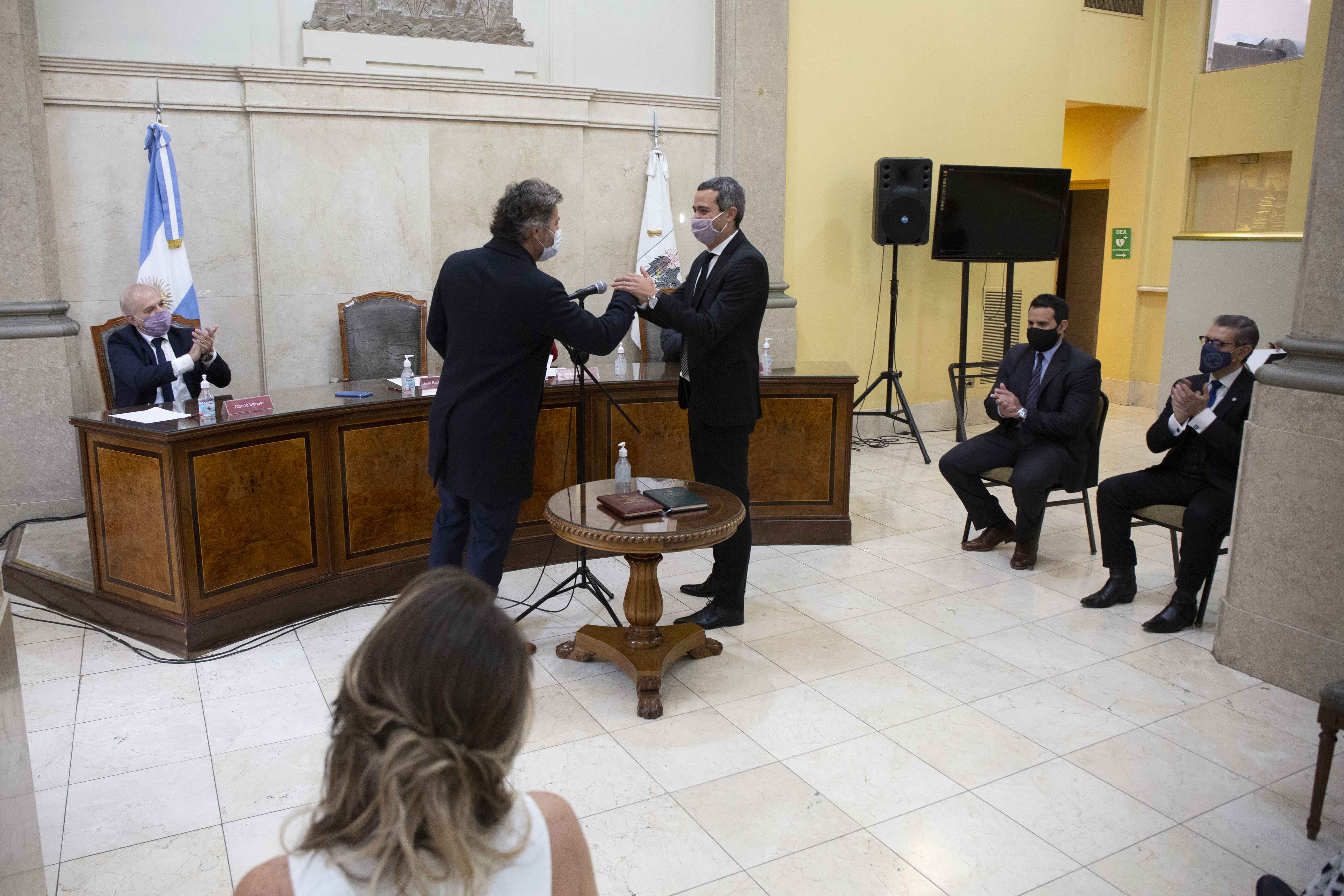 El Dr. Hernán Gustavo Biglino luego de tomar juramento.