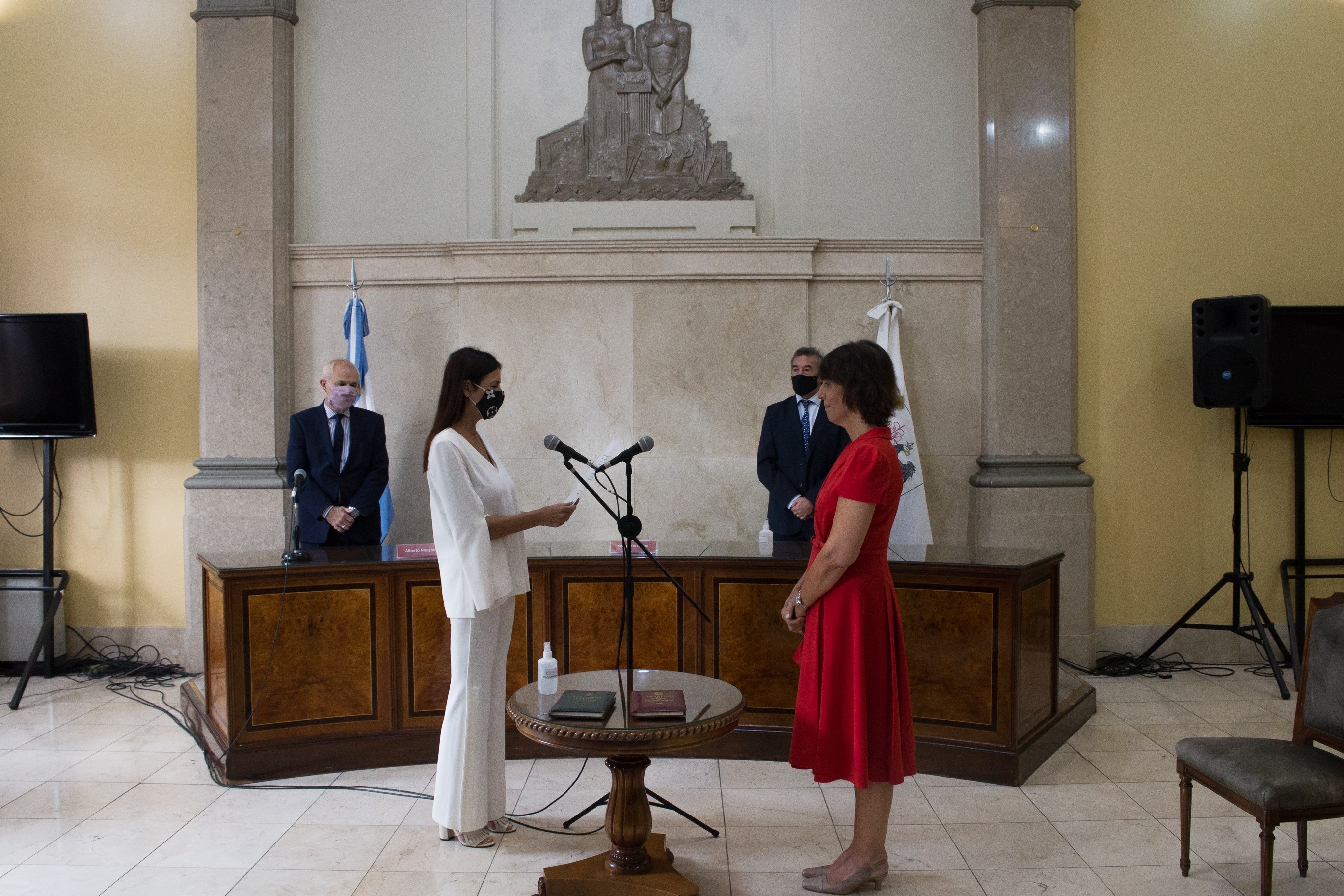 La Dra. Marcela de Langhe toma juramento a la nueva titular del Ministerio Público de la Defensa, Marcela Millán.