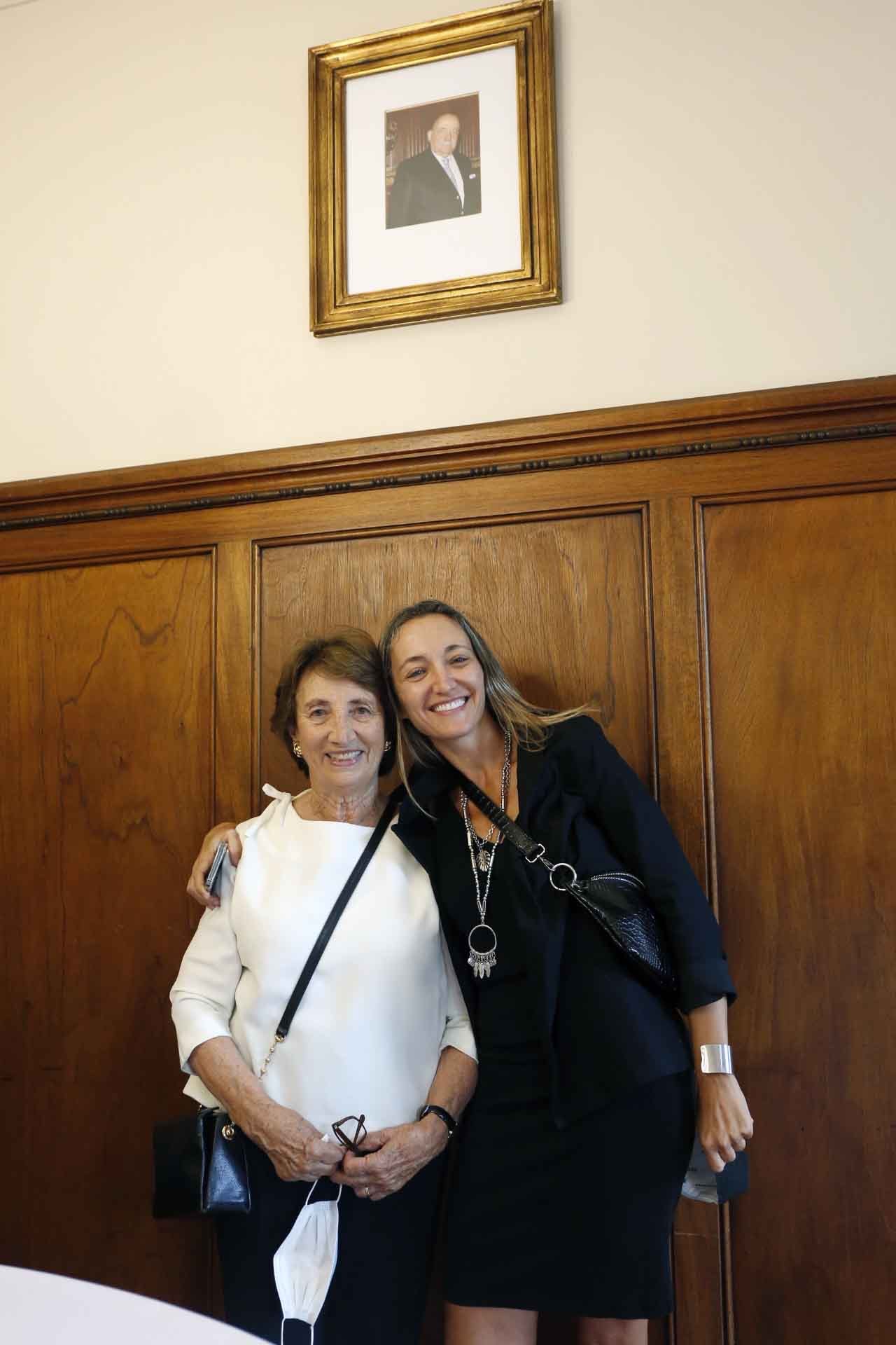 Beatriz Zunelli de Casas junto a su hija Mercedes Casás.