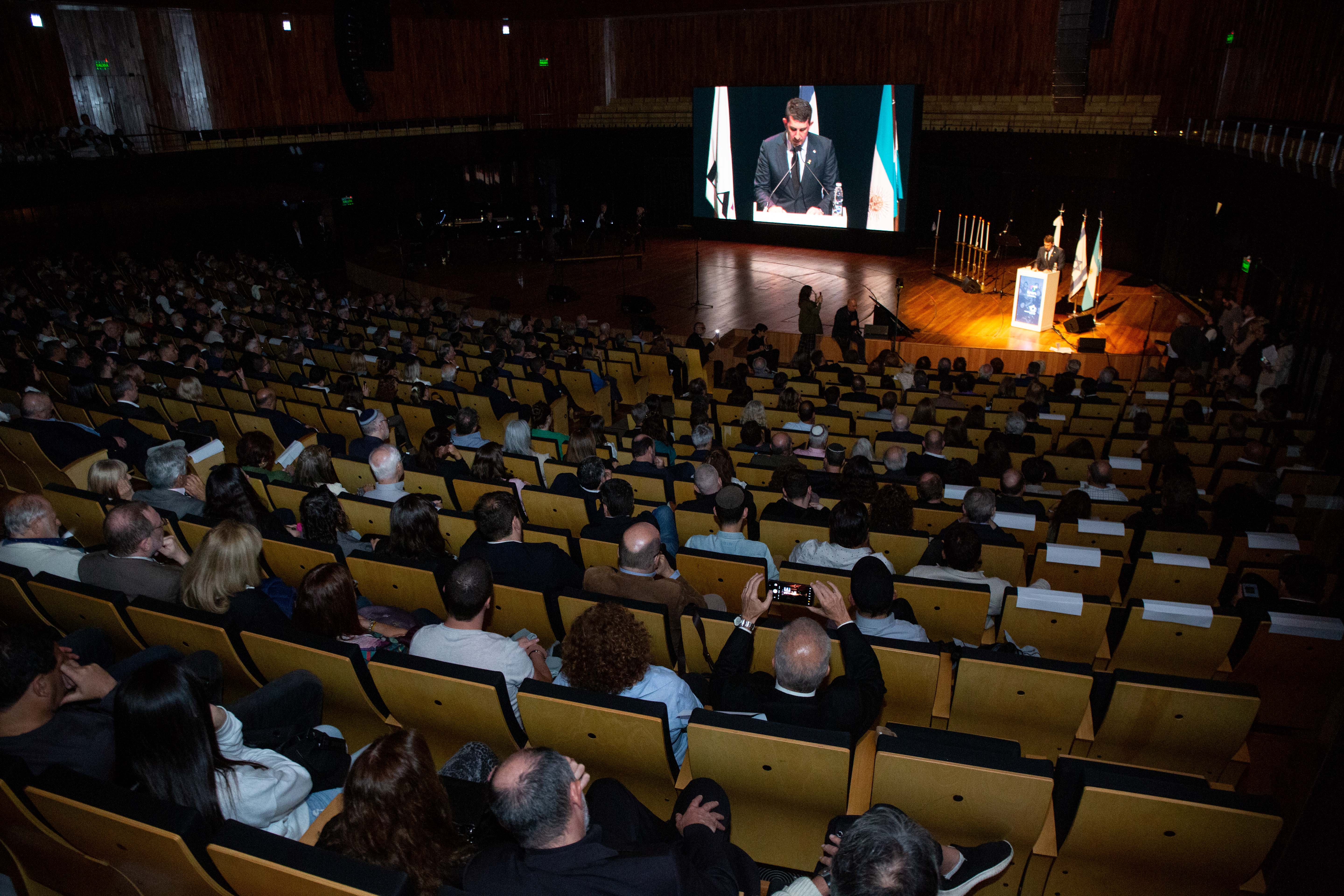Apertura del acto central en conmemoración del Día del Holocausto y del Heroísmo