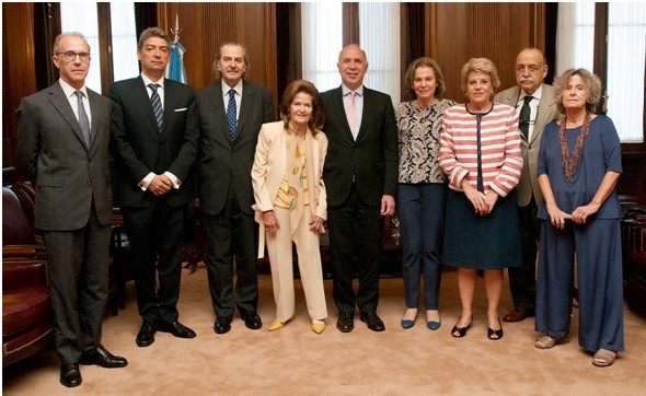 Carlos Rosenkrantz, Horacio Rosatti, Juan Carlos Maqueda, Elena Highton de Nolasco, Ricardo Lorenzetti, Inés Weinberg de Roca, Ana María Conde, José Osvaldo Casás y Alicia Ruiz.  Foto cortesía del Centro de Información Judicial. CSJN