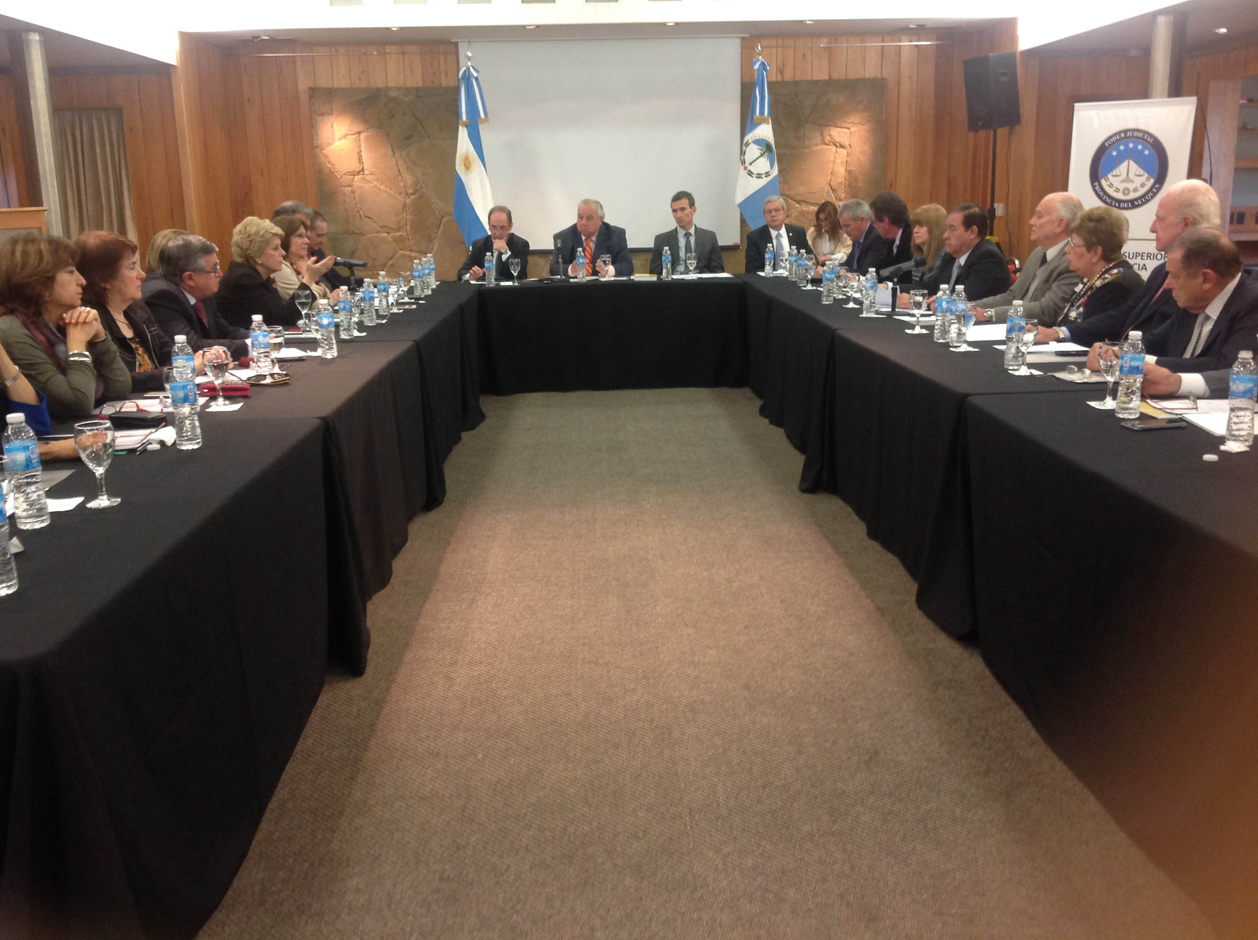 La Comisión Directiva de Junta Federal de Cortes y Superiores Tribunales de Justicia de las Provincias Argentinas y Ciudad Autónoma de Buenos Aires.
