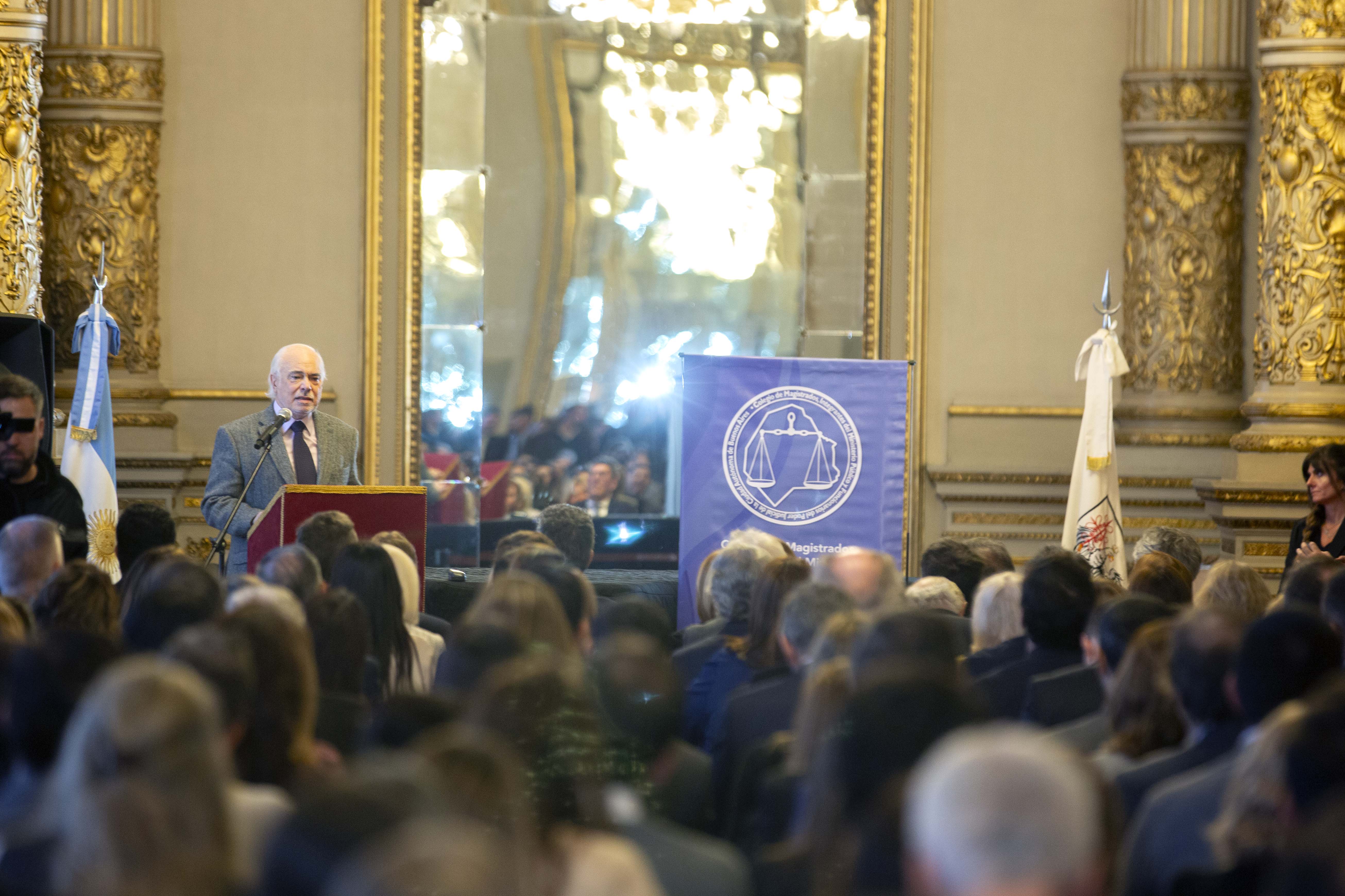 El Dr. Lozano destacó ante los presentes la generosidad, el respeto, la templanza, la vocación democrática y la capacidad para construir consensos con integridad del Dr. Gauna.