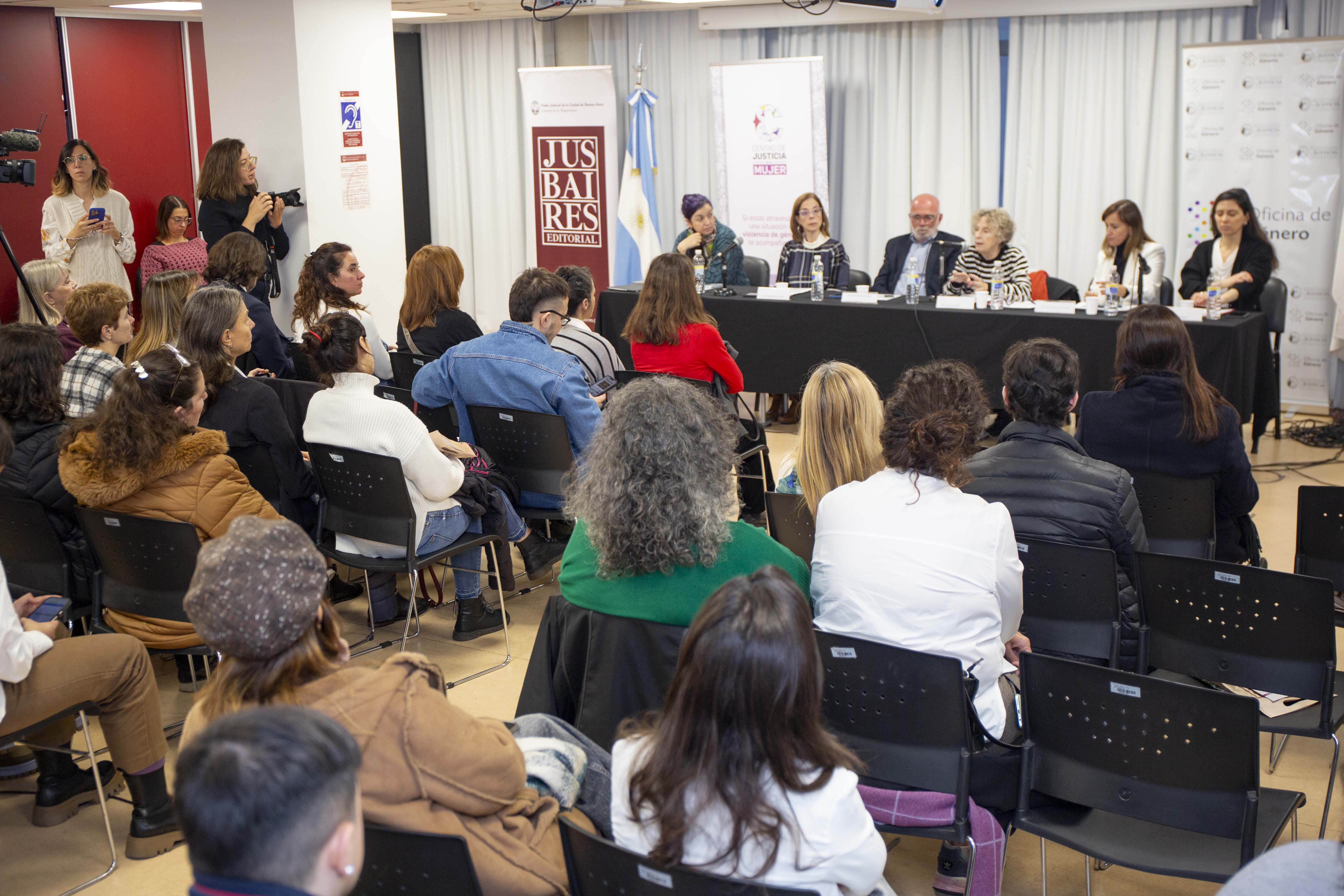 Auditorio en el acto de lanzamiento de la campaña "Entornos laborales libres de violencias de género y acoso"