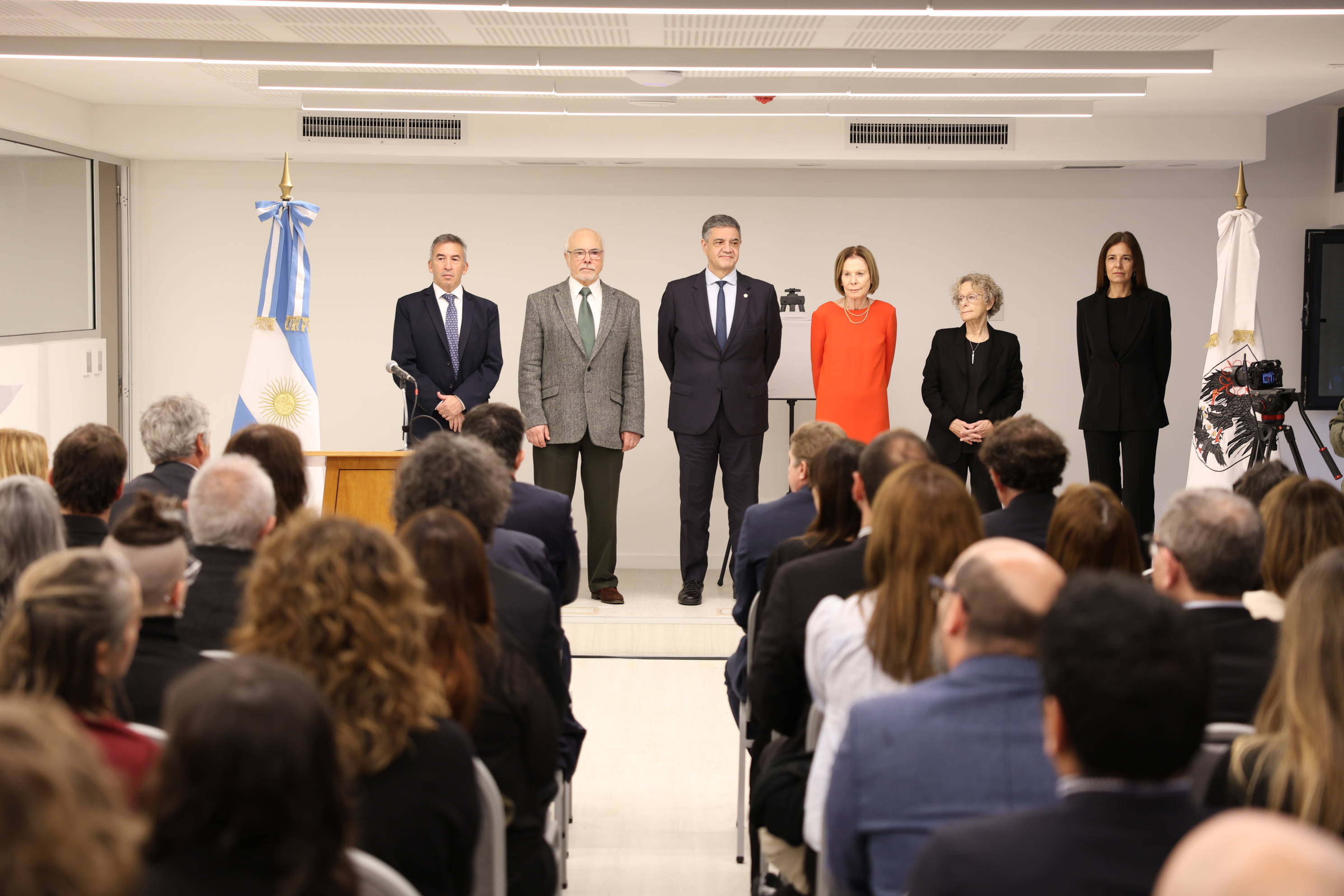 Los cinco jueces del TSJ, Santiago Otamendi, Luis Lozano, Inés Weinberg, Alicia Ruiz y Marcela De Langhe junto al Jefe de Gobierno Jorge Macri.