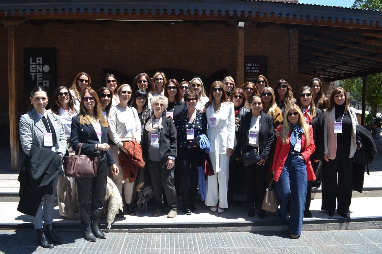 Las juezas del TSJ, Alicia Ruiz y Marcela De Langhe, junto a otras magistradas de la Ciudad Autónoma de Buenos Aires.