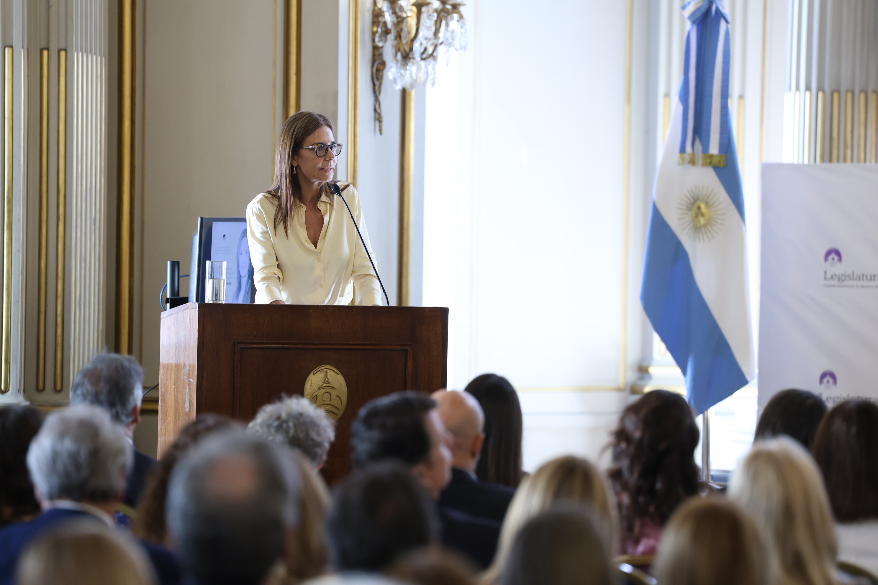La doctora Marcela De Langhe agradeció la distinción al finalizar el acto
