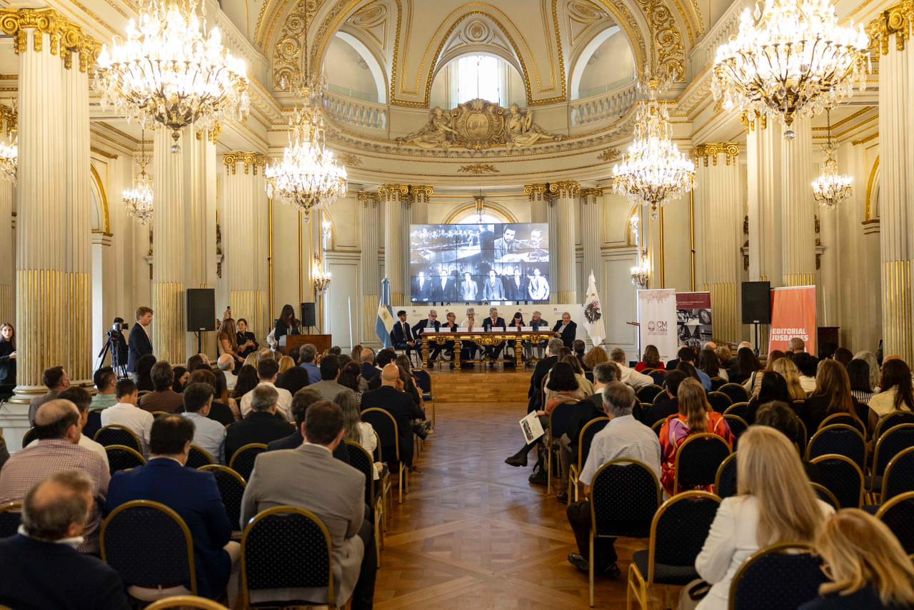 Acto aniversario del Juicio a las Juntas, realizado en el Salón Dorado de la Legislatura porteña..