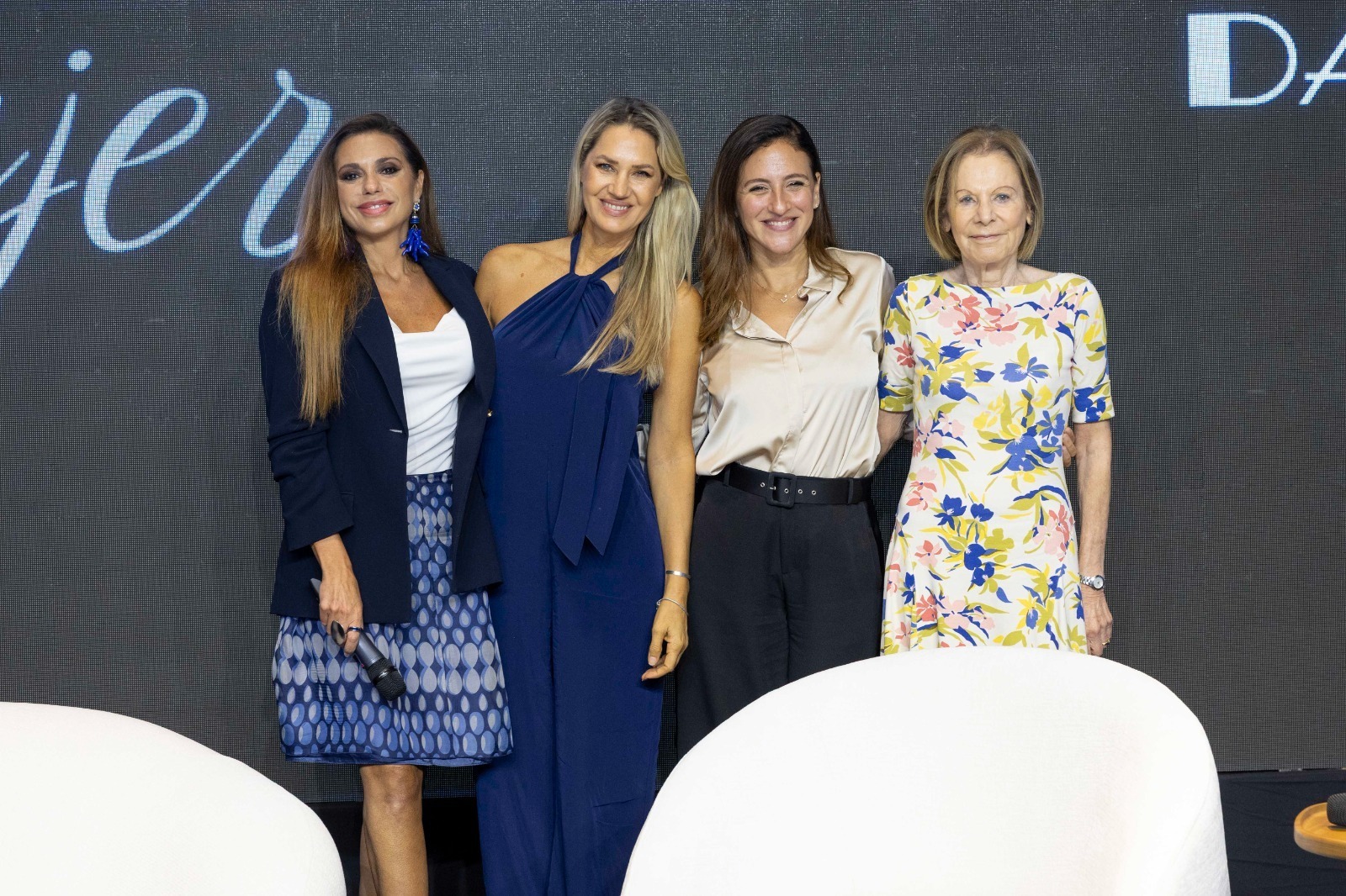 De izq a dcha: Guadalupe Vázquez, periodista y politóloga; Carolina Losada, senadora nacional; Carolina Amoroso, periodista y escritora; e Inés M. Weinberg, presidenta del Tribunal Superior de Justicia de la Ciudad Autónoma de Buenos Aires.