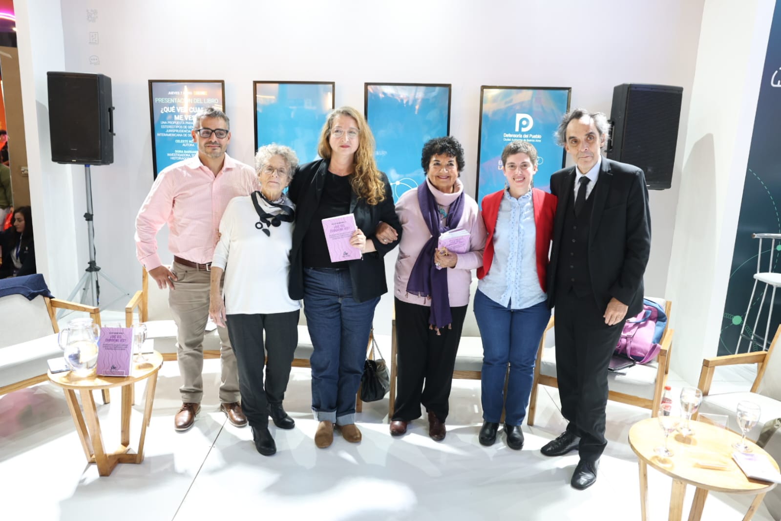 De izq. a der: Andrés Elisseche, director ejecutivo de la Editorial Ciudad y Derechos; Alicia Ruiz, vicepresidenta del TSJ;  María Rosa Muíños, defensora del Pueblo de la Ciudad; Dora Barrancos, investigadora, socióloga, historiadora y educadora; Celeste Novelli, doctora en Derecho y autora del libro; y Gustavo Ferreira, director académico de la editorial.