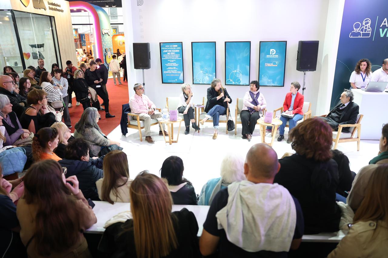 Durante la presentación, la jueza Alicia Ruiz reflexionó junto a los integrantes del panel sobre estereotipos de género y justicia.