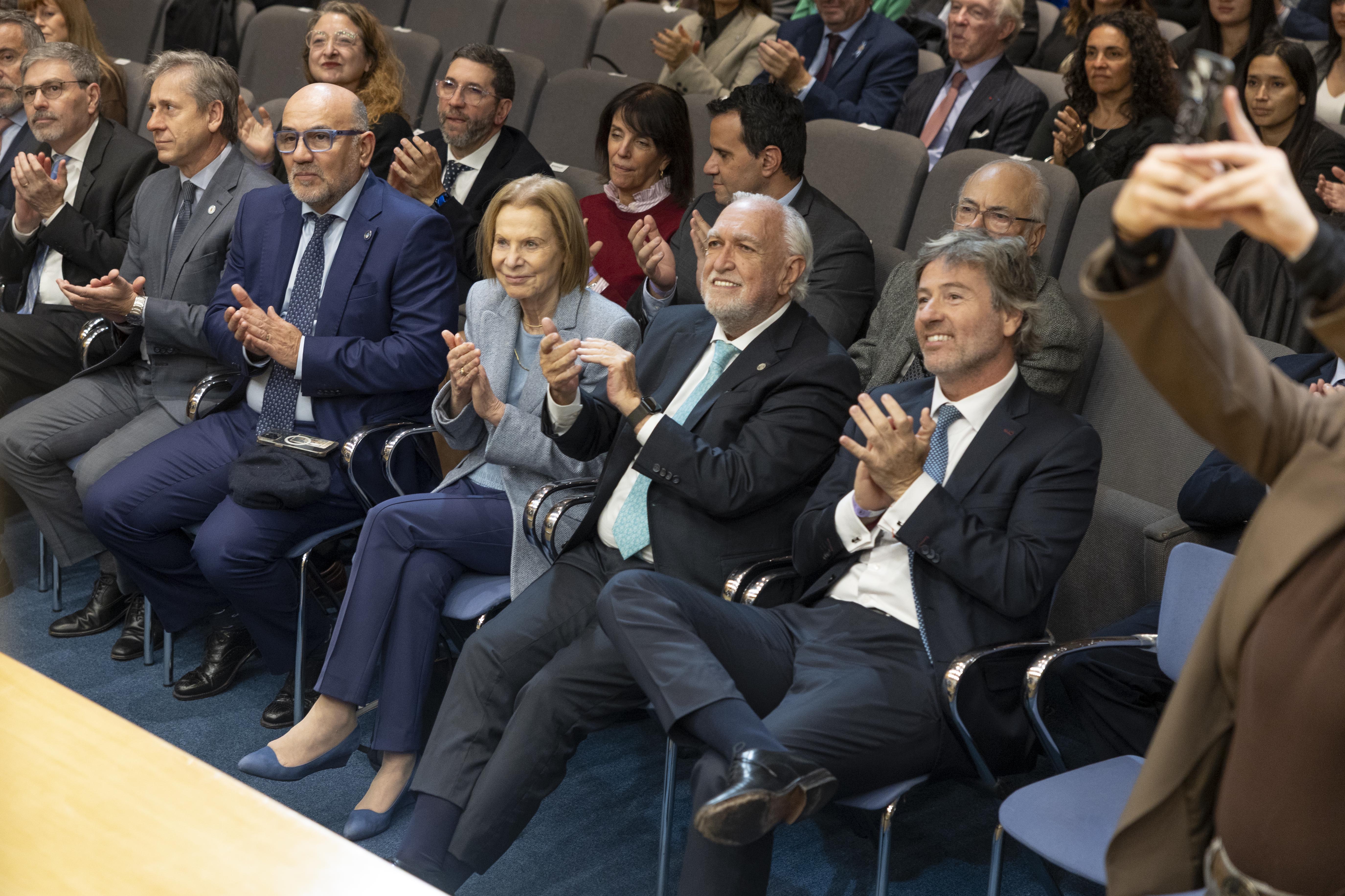 La ceremonia reunió a más de 900 abogados y abogadas, además de funcionarios y magistrados de distintos fueros. También participaron el ministro de Justicia de la Nación, Juan Bautista Mahíques; el presidente de la Auditoría General de la Nación, Juan Manuel Olmos; representantes de los consejos de la magistratura de Nación y de Ciudad y de los ministerios públicos.
