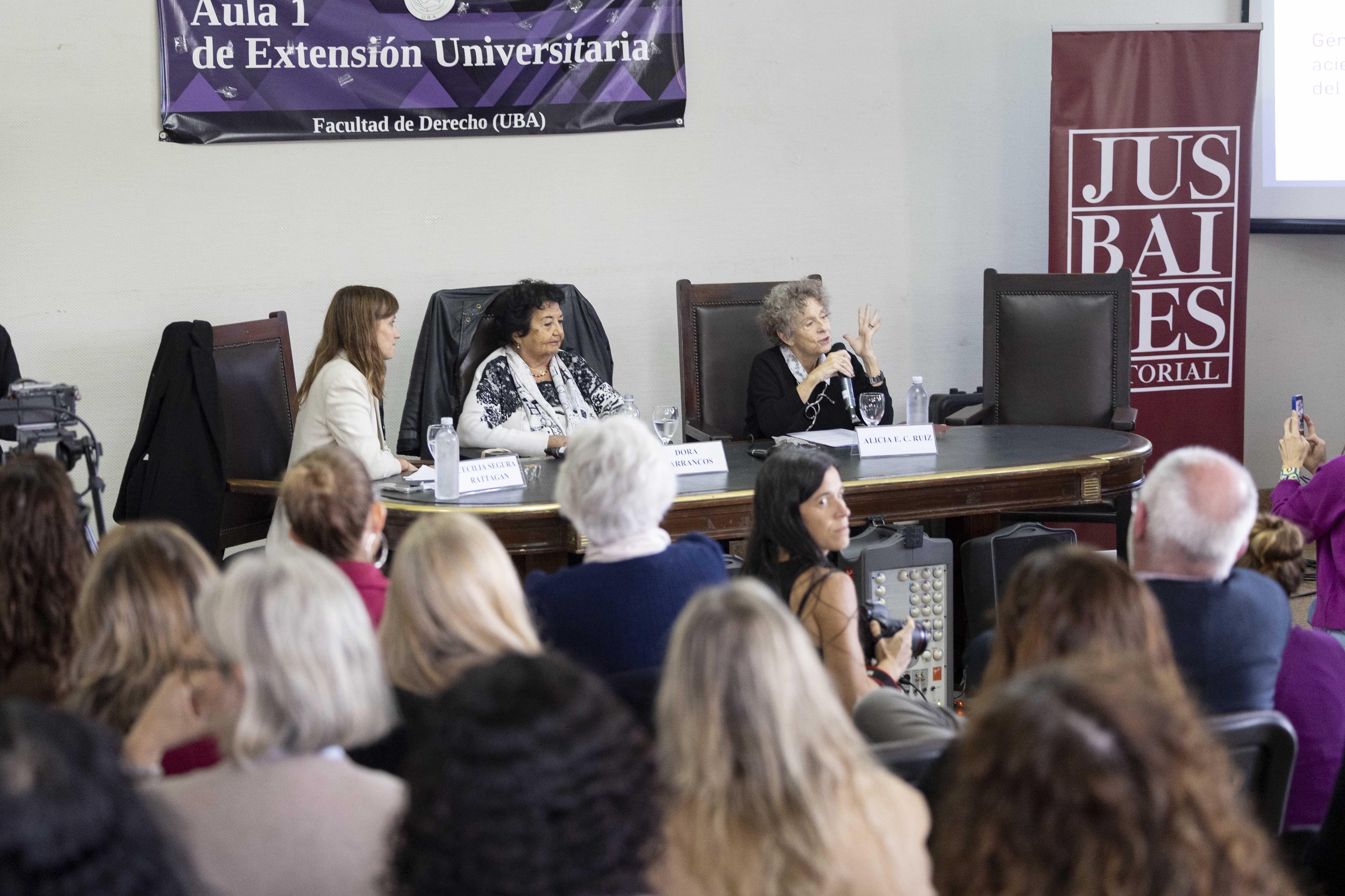 La jueza Alicia Ruiz compartió el panel con Dora Barrancos, investigadora, socióloga, historiadora y educadora.
