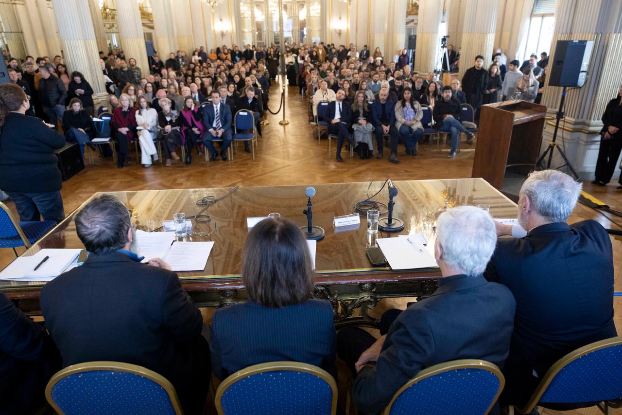 La jornada “El papa Francisco y su legado: Justicia, diálogo y dignidad humana” se realizó en el Salón Dorado de la Legislatura porteña.