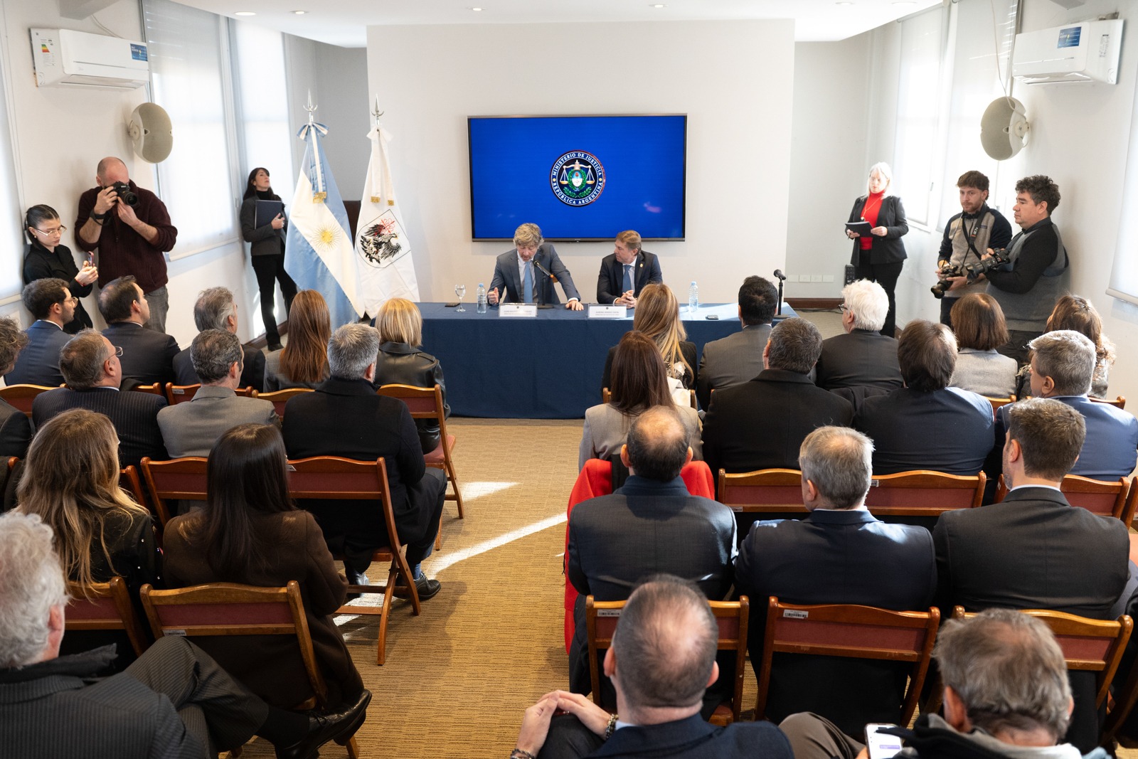 La firma se realizó en el Ministerio de Justicia de la Nación y contó con la participación de todas las autoridades del Poder Judicial de la Ciudad.