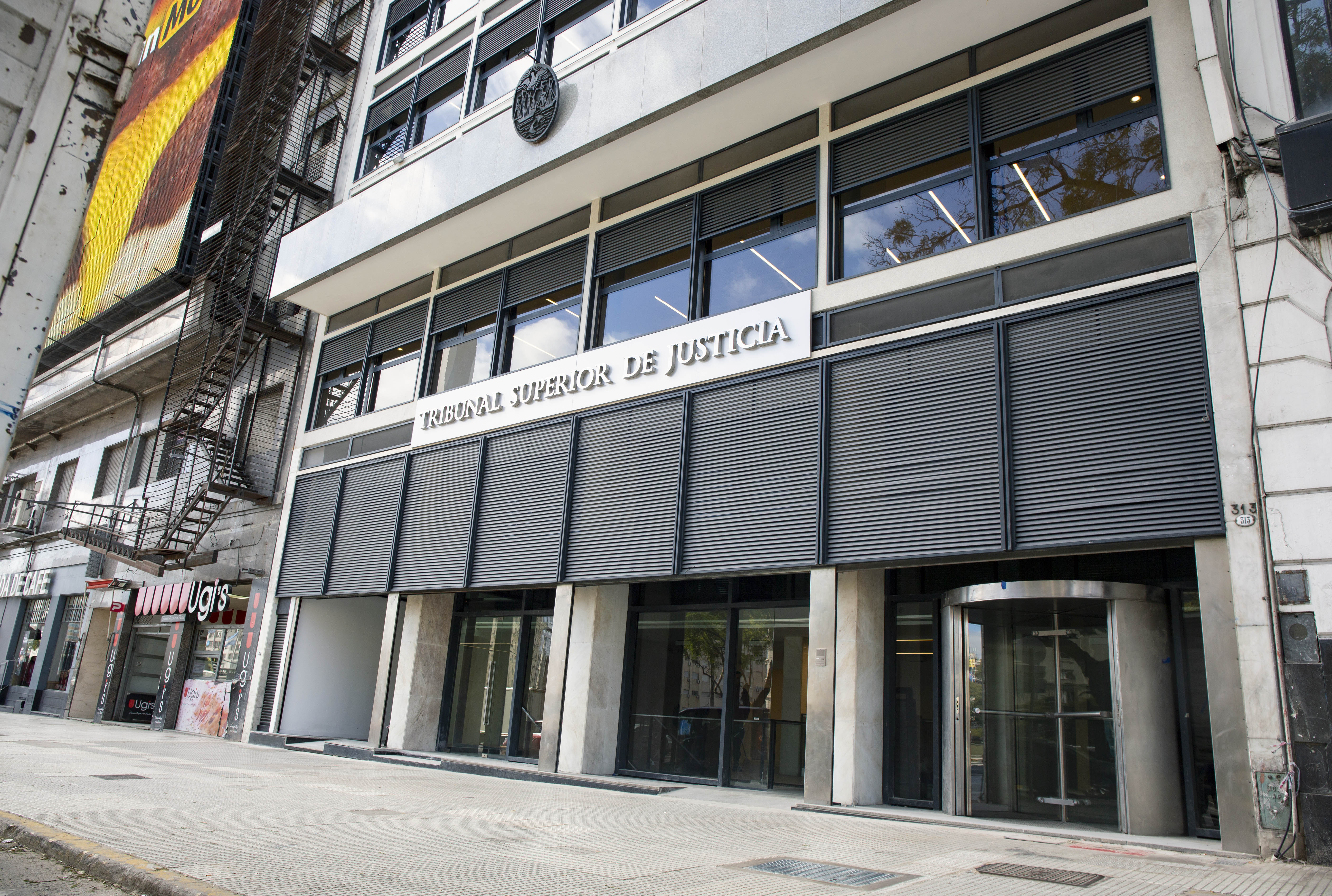 Fachada de la segunda sede del Tribunal Superior de Justicia de la Ciudad Autónoma de Buenos Aires ubicada en Carlos Pellegrini 313.